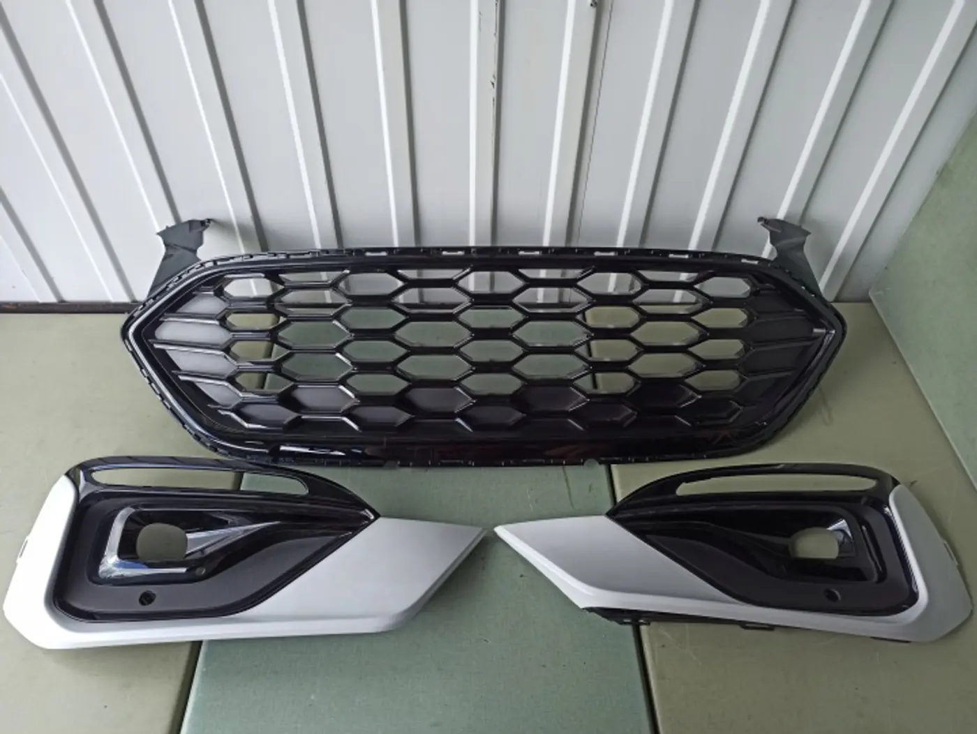 Решетка радиатора к Ford Mondeo 2015