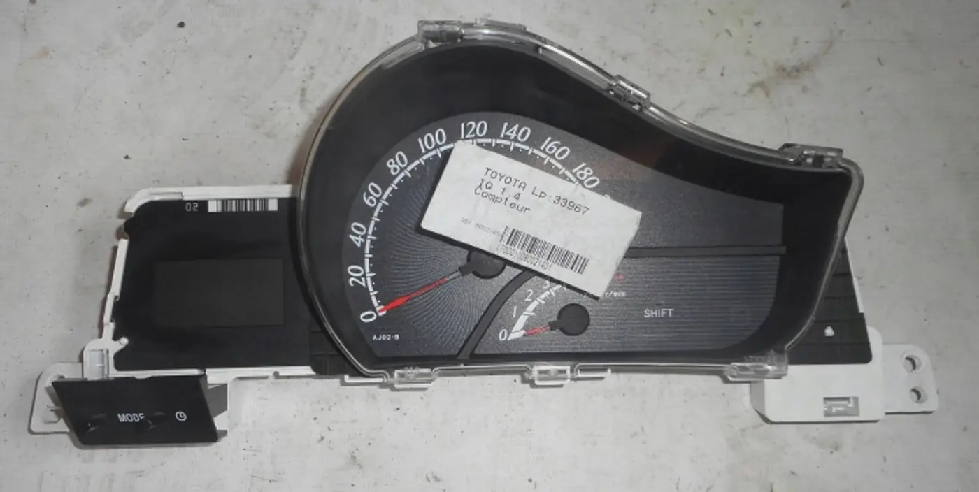 Щиток приборов (приборная панель) к Toyota iQ 2008