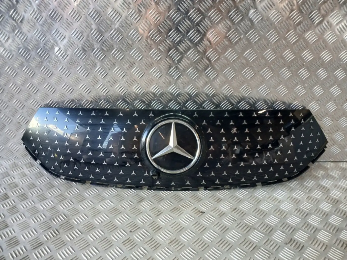 Решетка радиатора к Mercedes-Benz EQA 2023