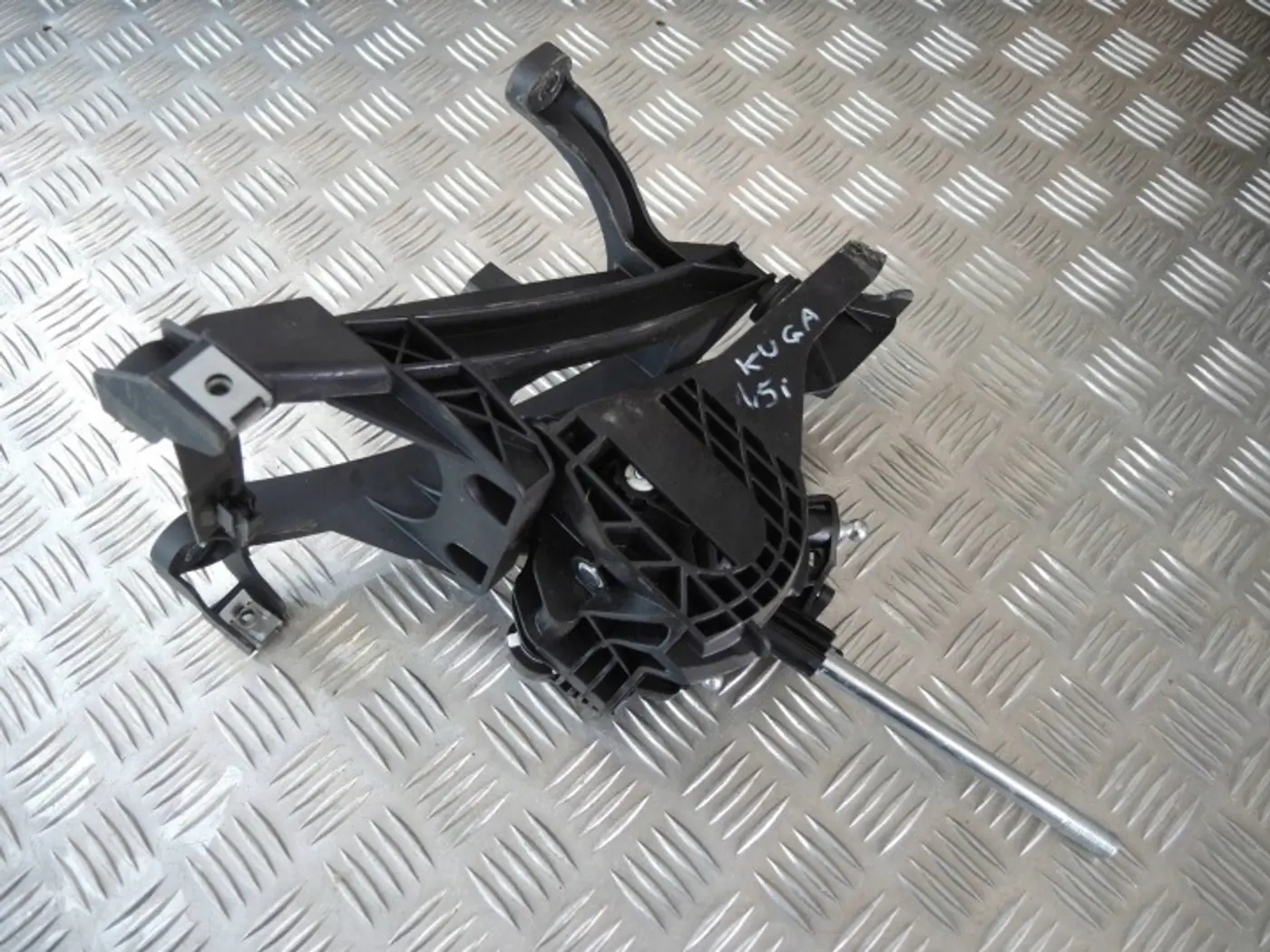Кулиса к Ford Kuga 2019