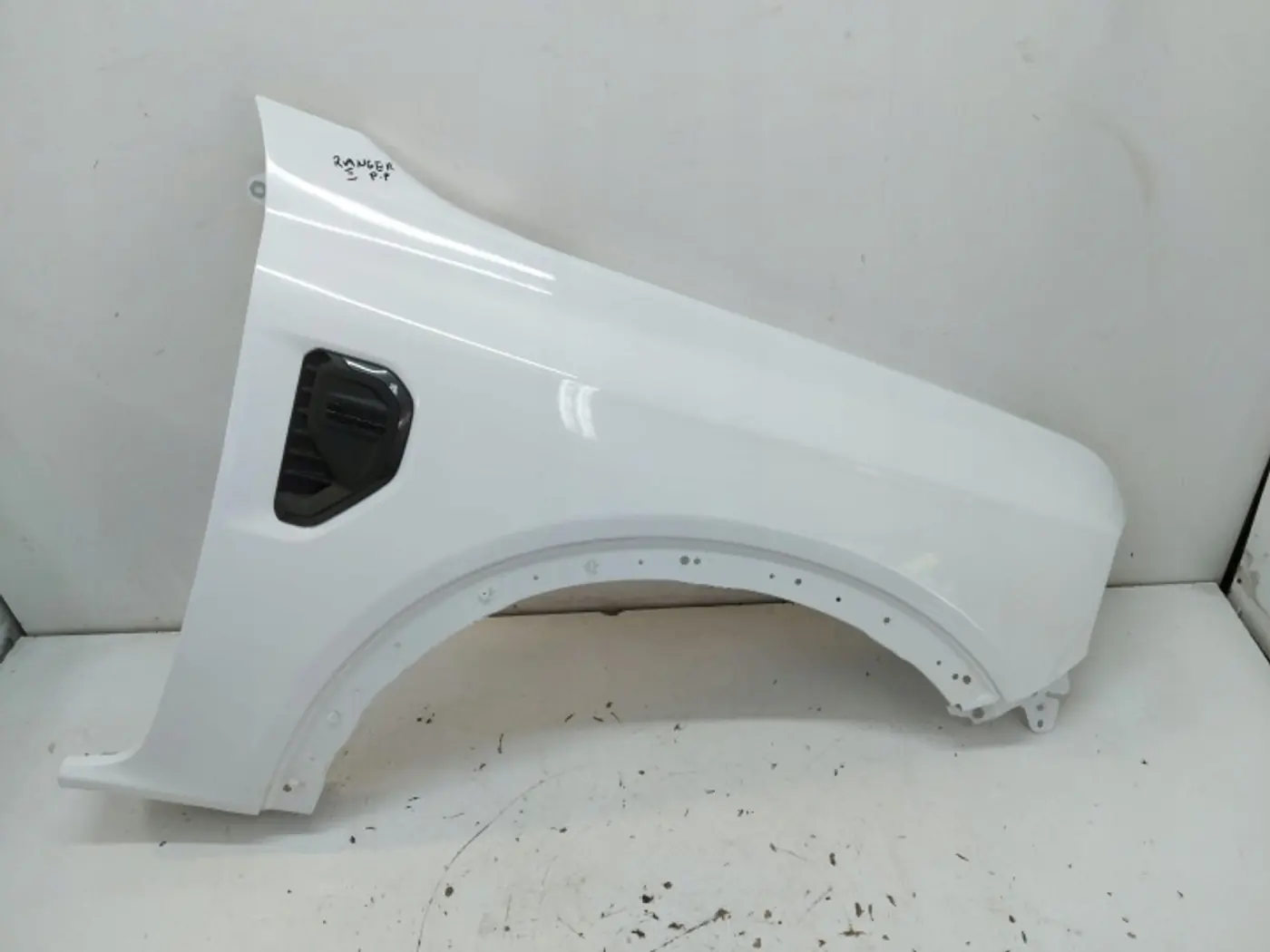 Крыло переднее правое к Ford Ranger 2006