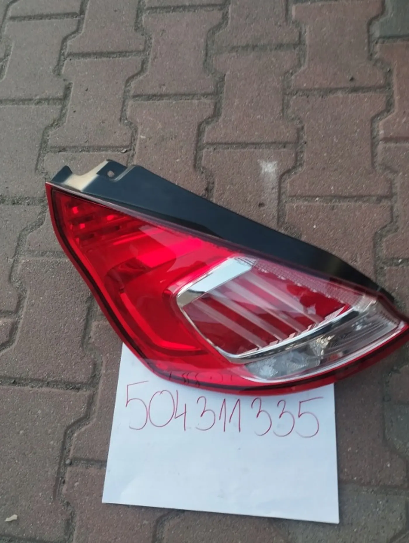 Фонарь задний левый к Ford Fiesta 2001
