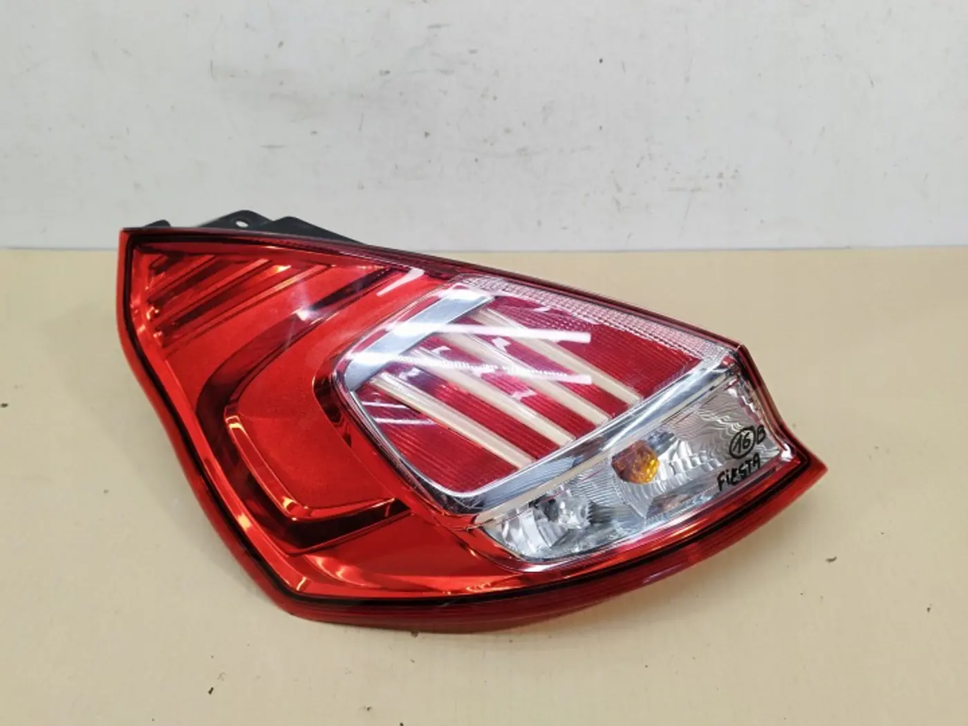 Фонарь задний левый к Ford Fiesta 2008