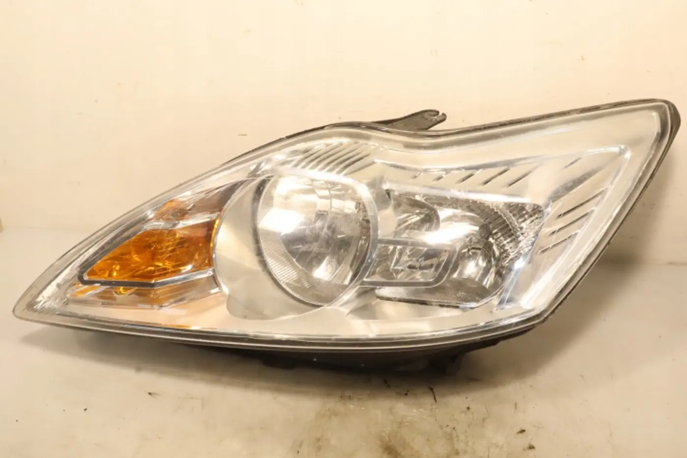 Фара левая к Ford Focus 2005