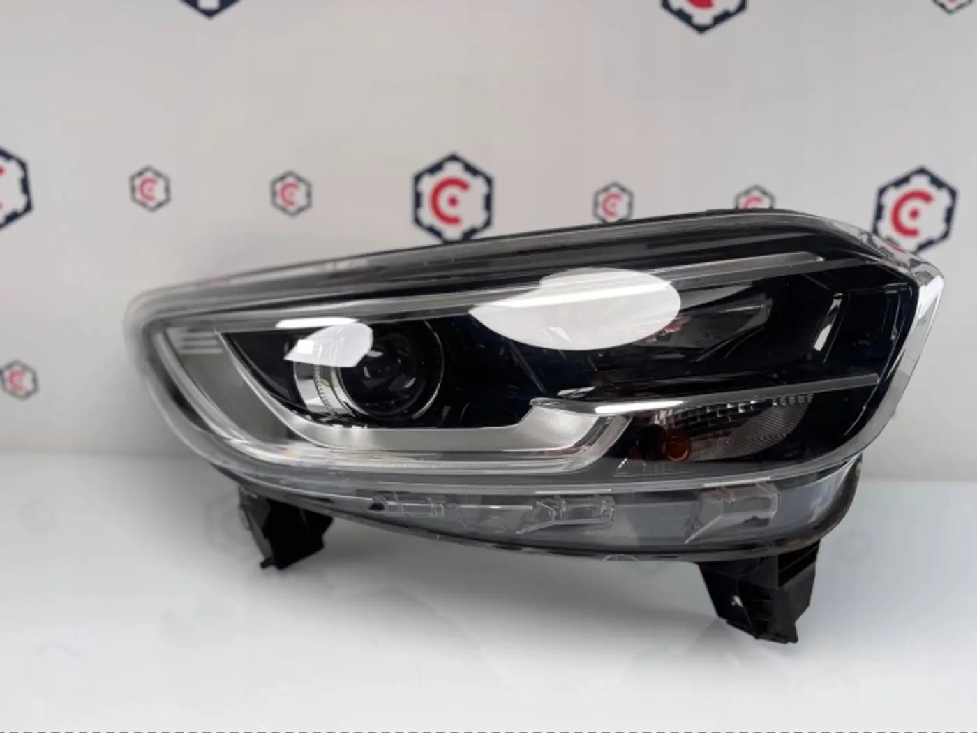 Фара правая к Renault Kadjar 2018