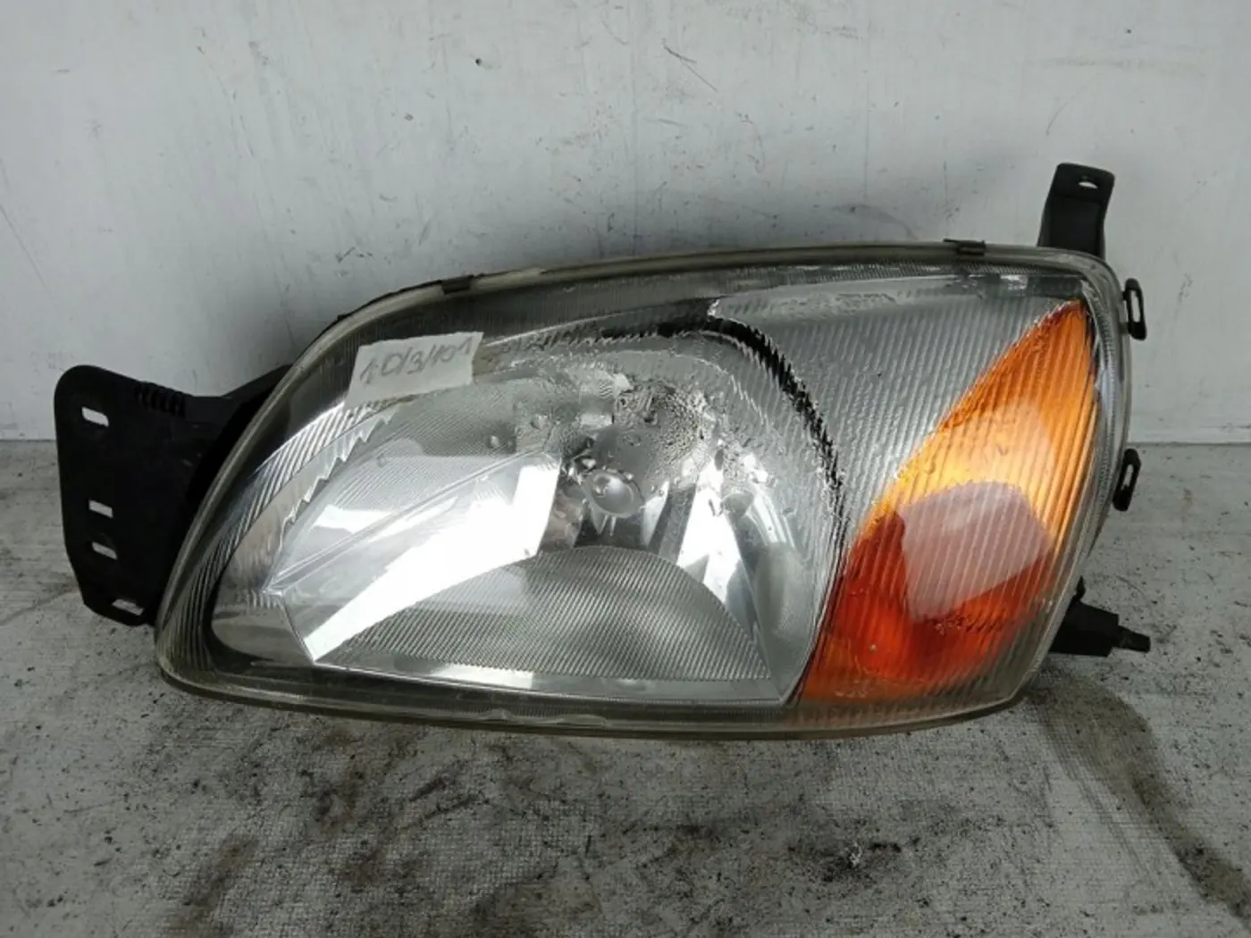 Фара левая к Ford Fiesta 2001