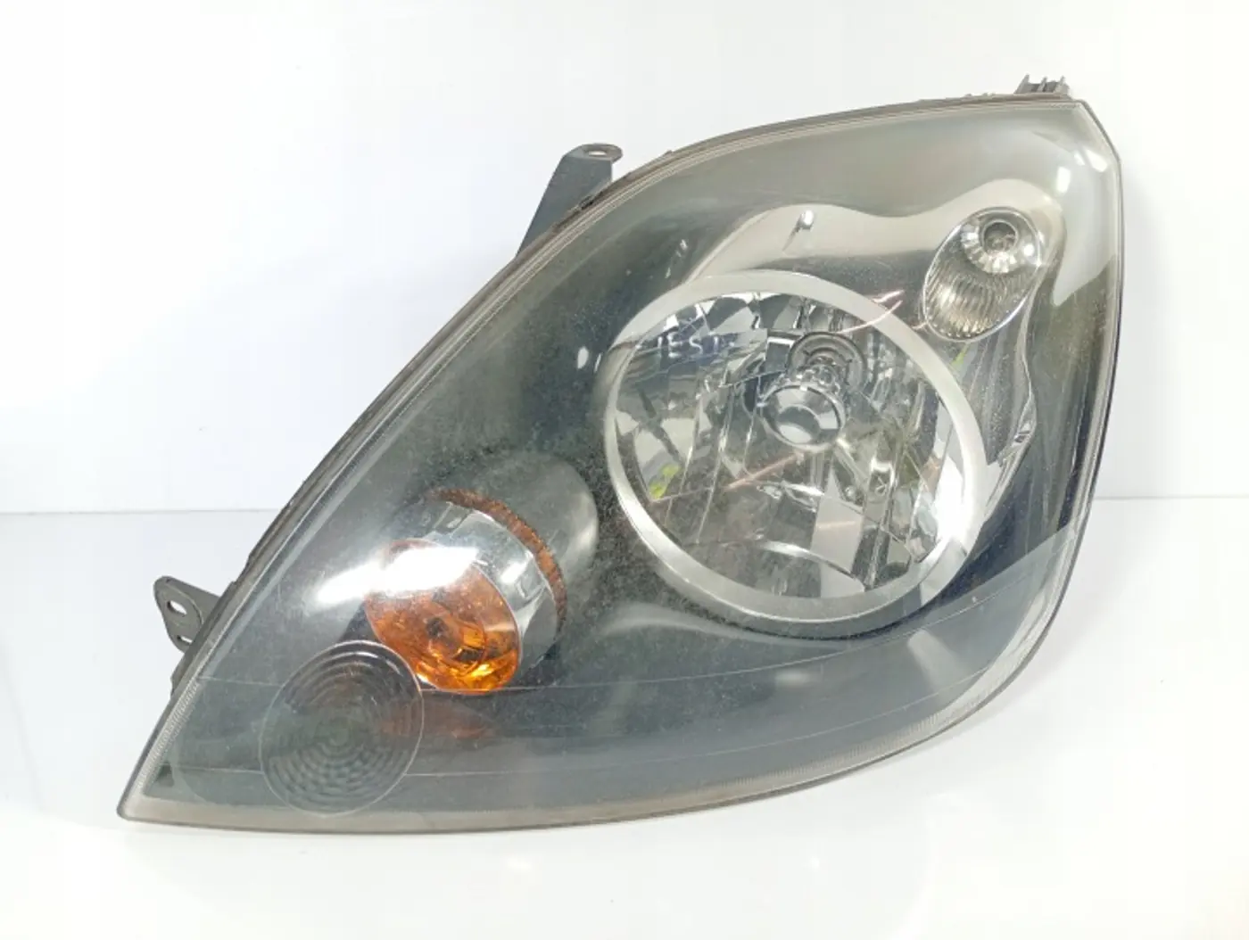 Фара левая к Ford Fiesta 2001