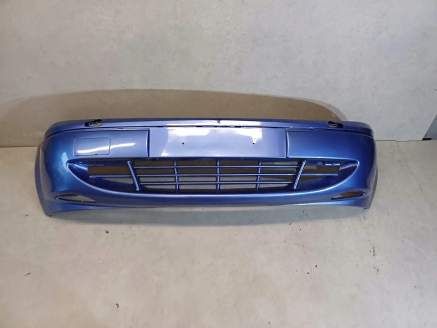 Бампер передний к Ford Fiesta 2001