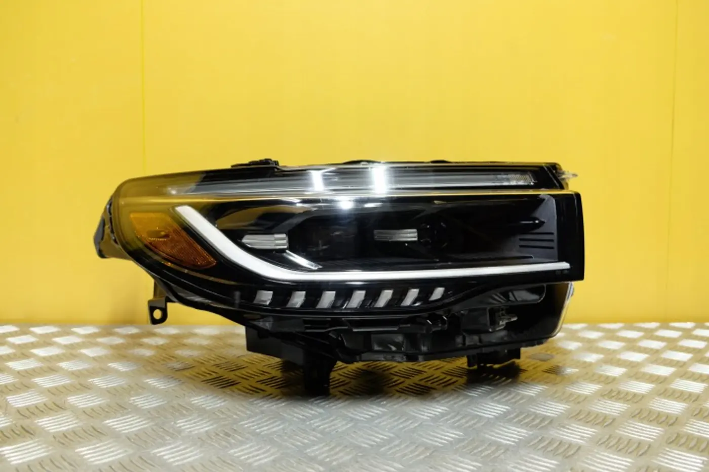 Фара правая к Ford Explorer 2010