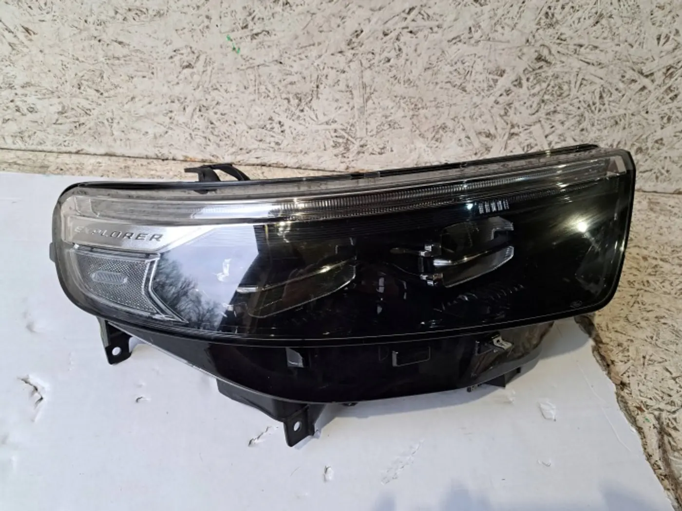 Фара правая к Ford Explorer 2010