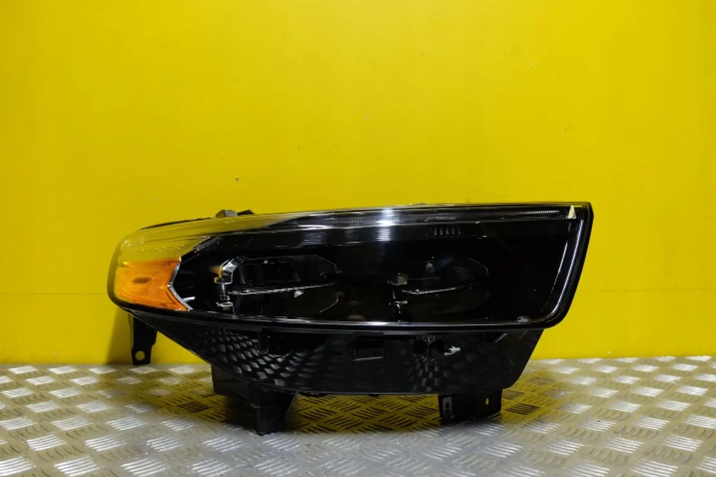 Фара правая к Ford Explorer 2010