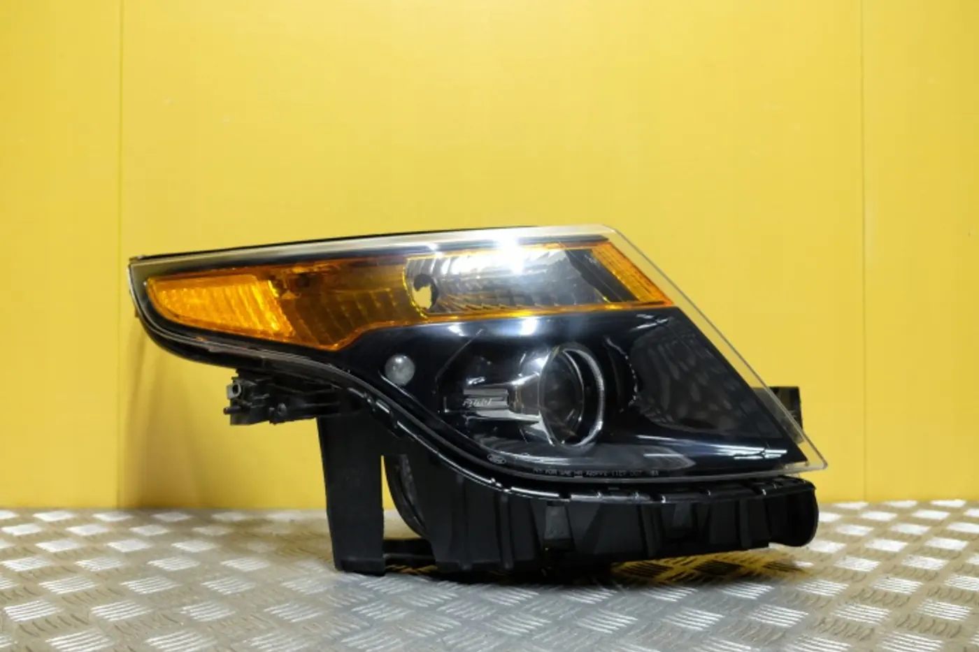 Фара правая к Ford Explorer 2010