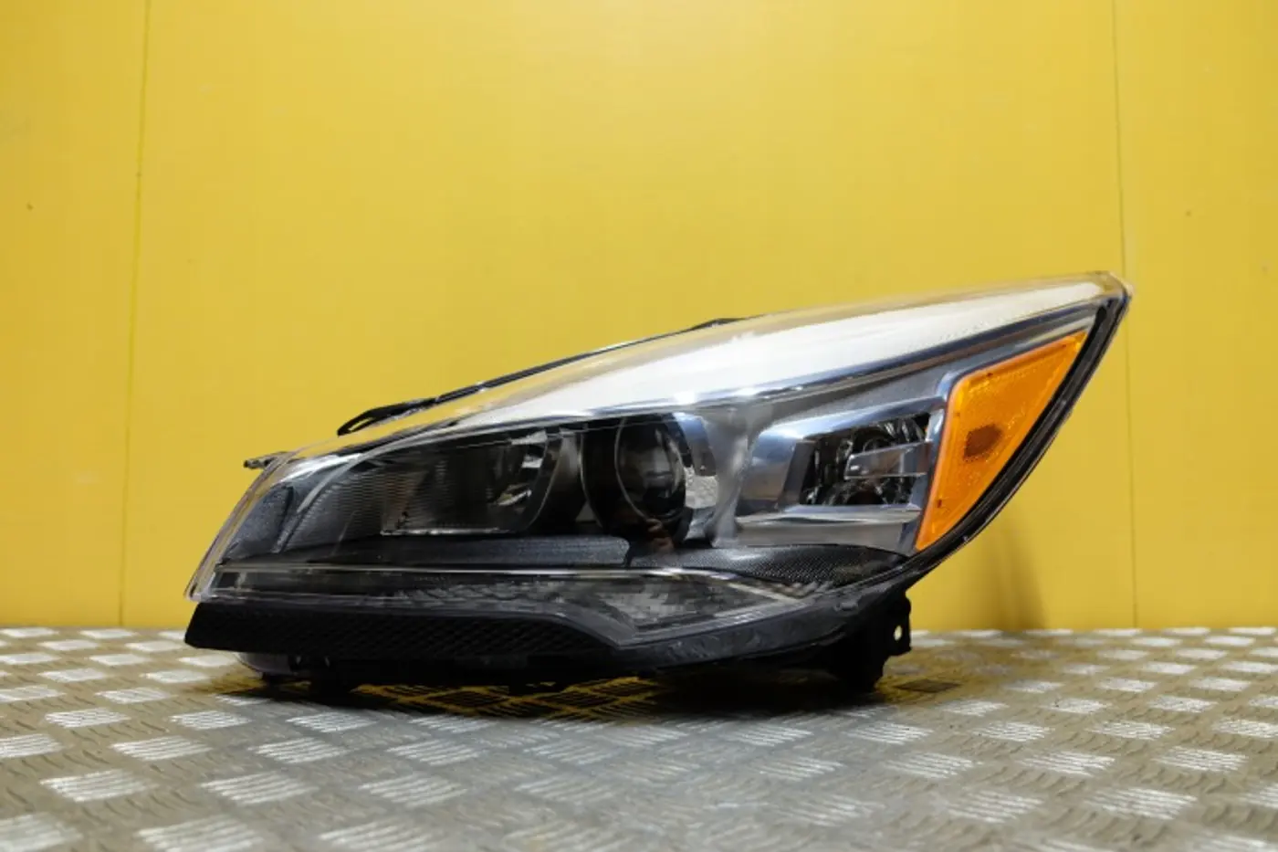 Фара левая к Ford Escape 2007