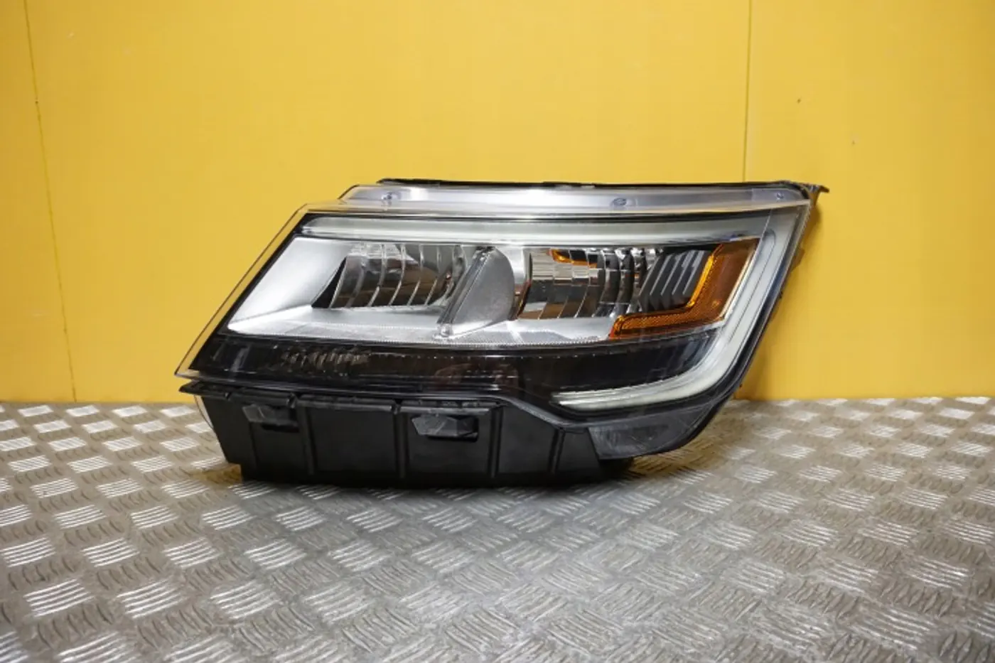 Фара левая к Ford Explorer 2010