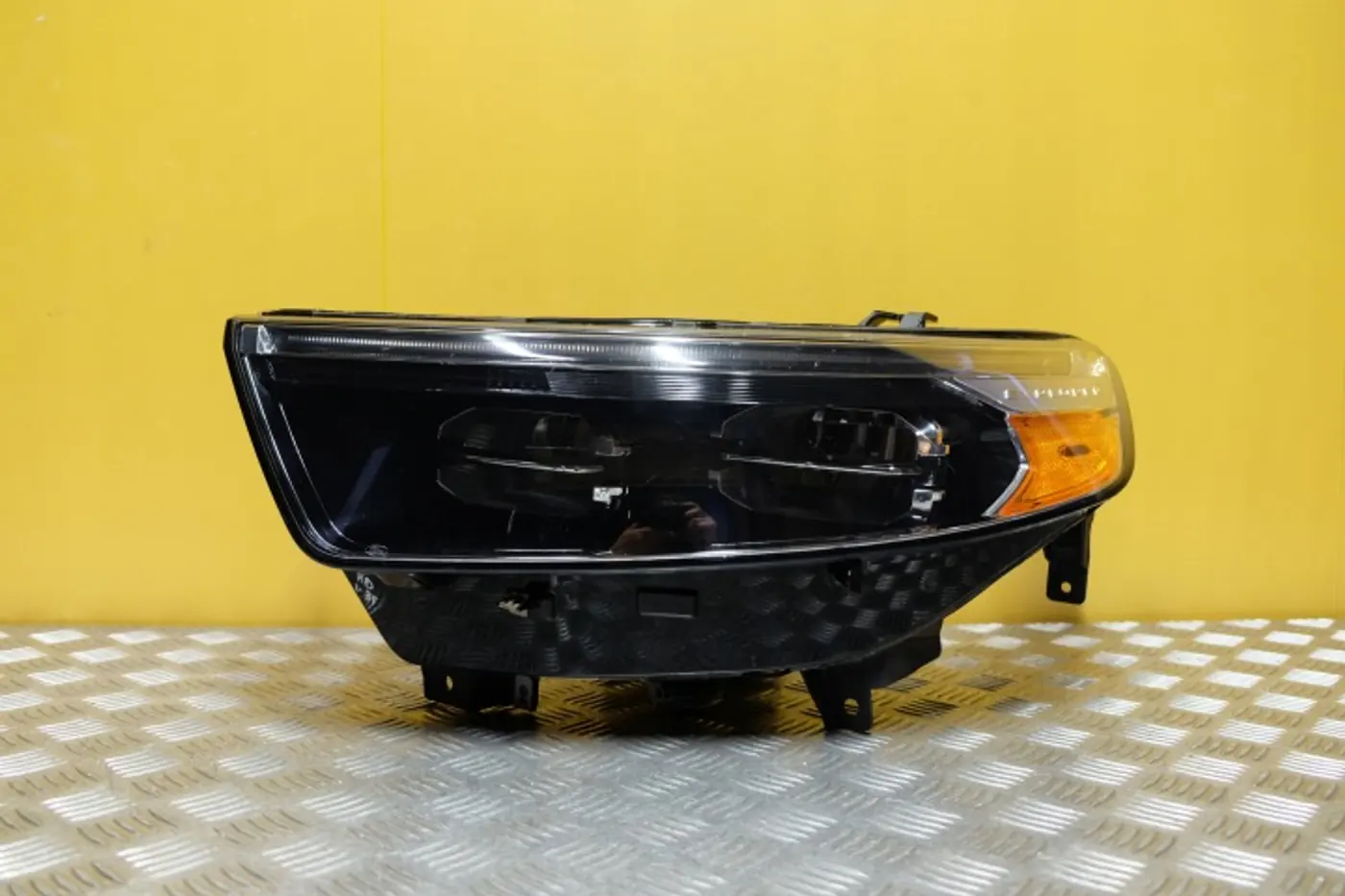 Фара левая к Ford Explorer 2010