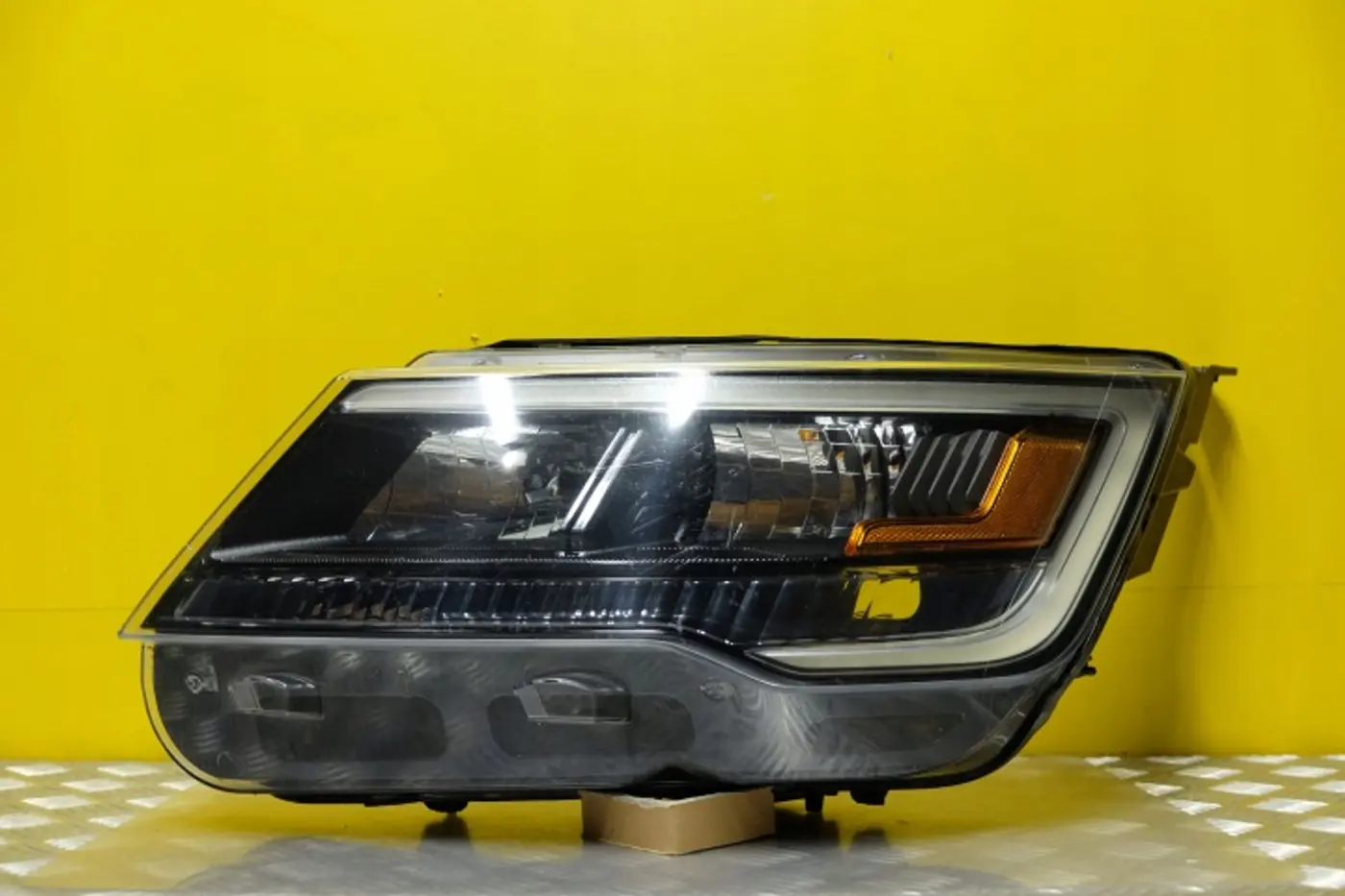 Фара левая к Ford Explorer 2010