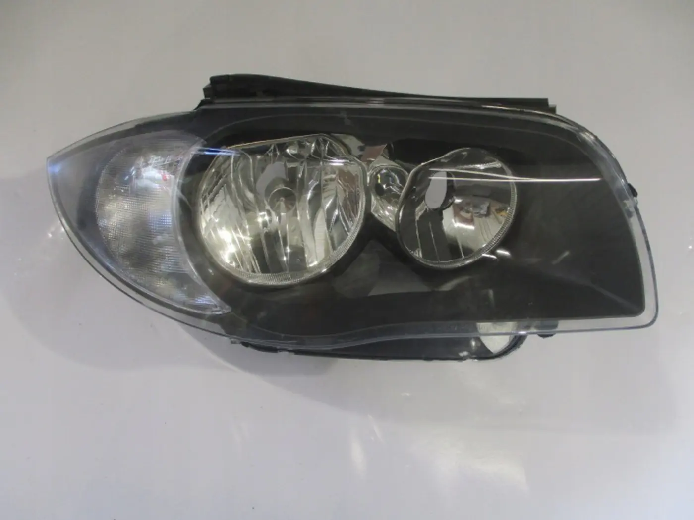 Фара правая к BMW 1 series 2004