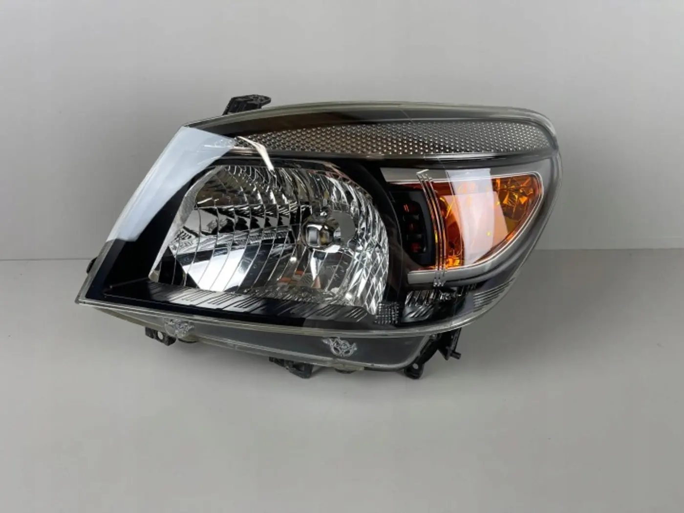 Фара левая к Ford Ranger 2009