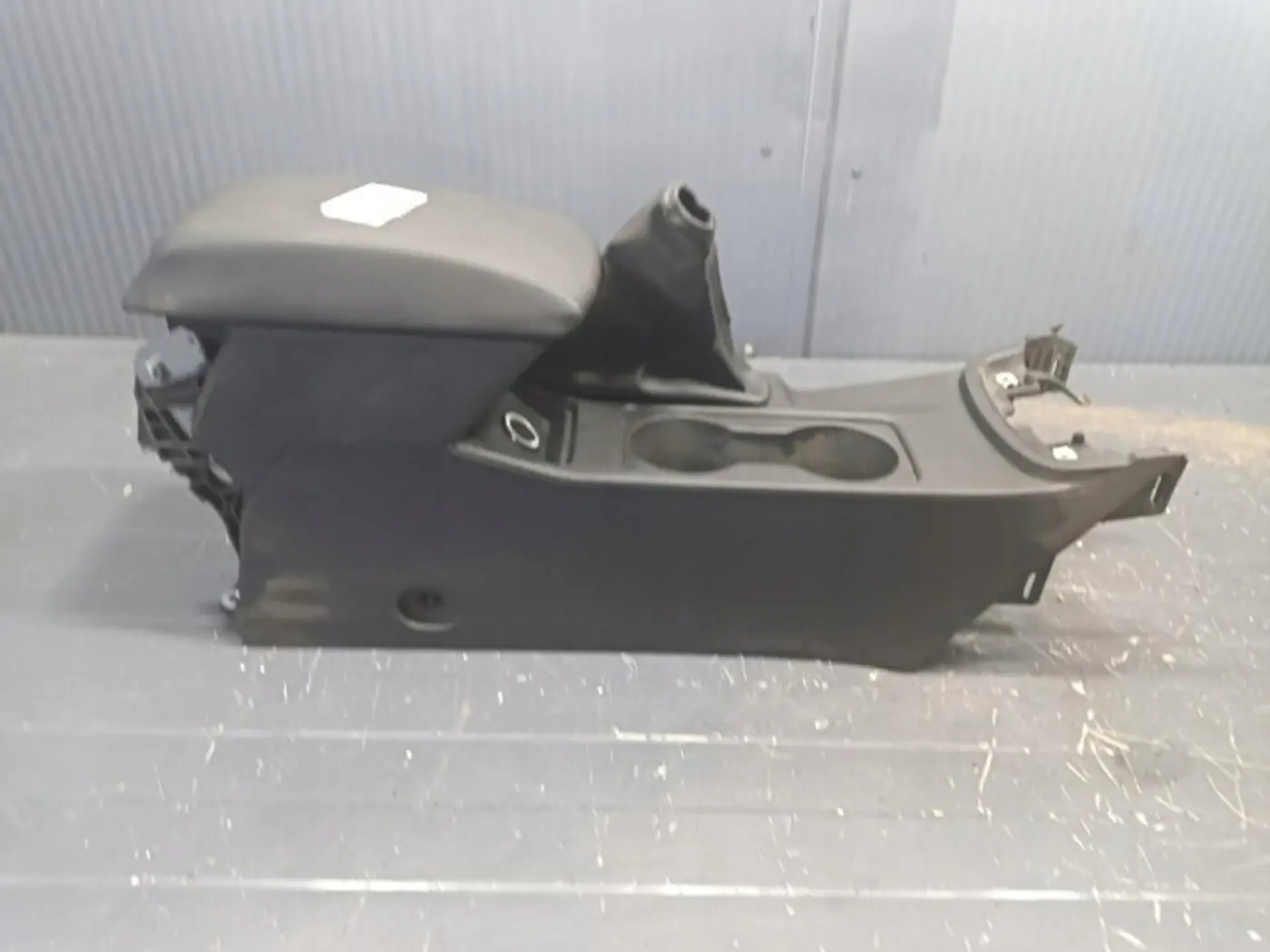 Подлокотник к SEAT Leon 2012