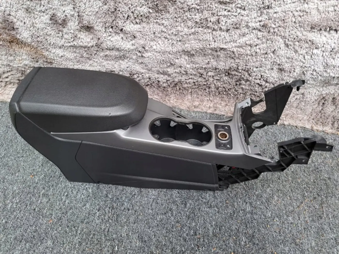 Подлокотник к Ford Kuga 2013