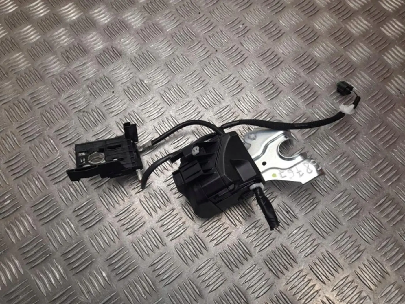 Блок предохранителей к Lexus UX 2018