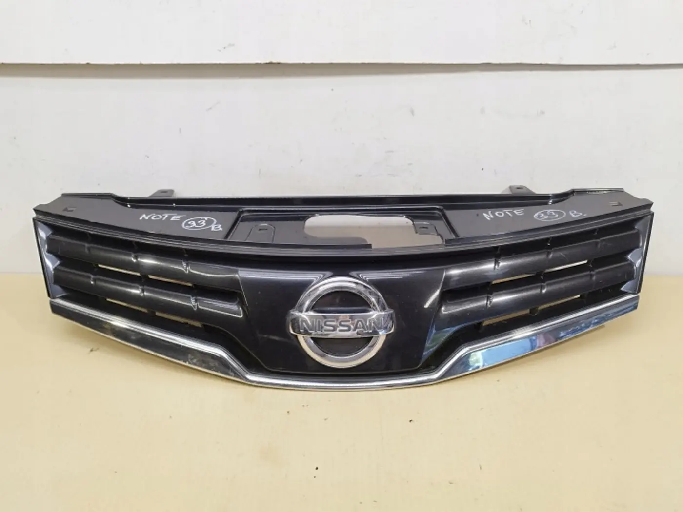 Решетка радиатора к Nissan Note 2009