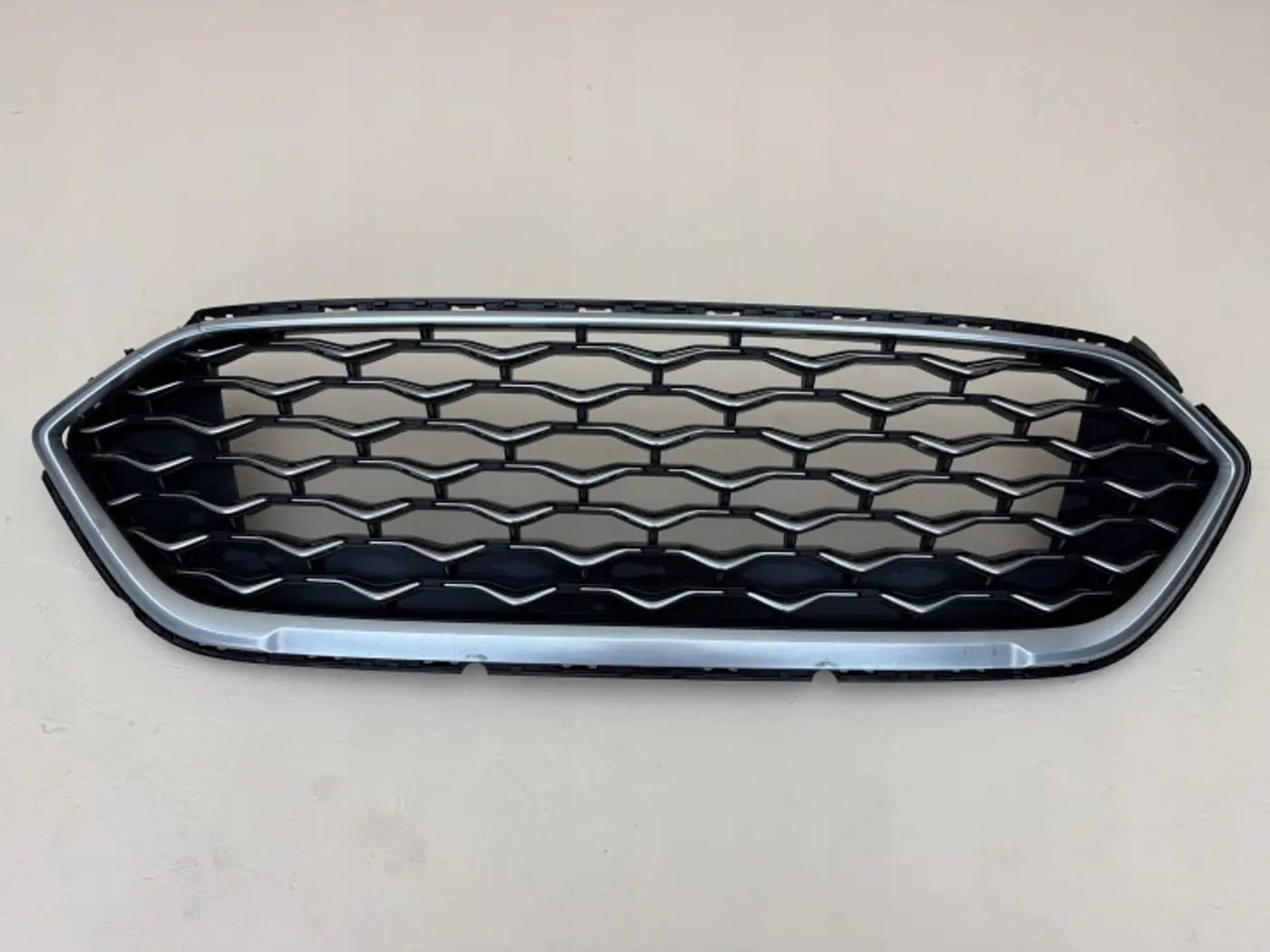 Решетка радиатора к Ford Mondeo 2015