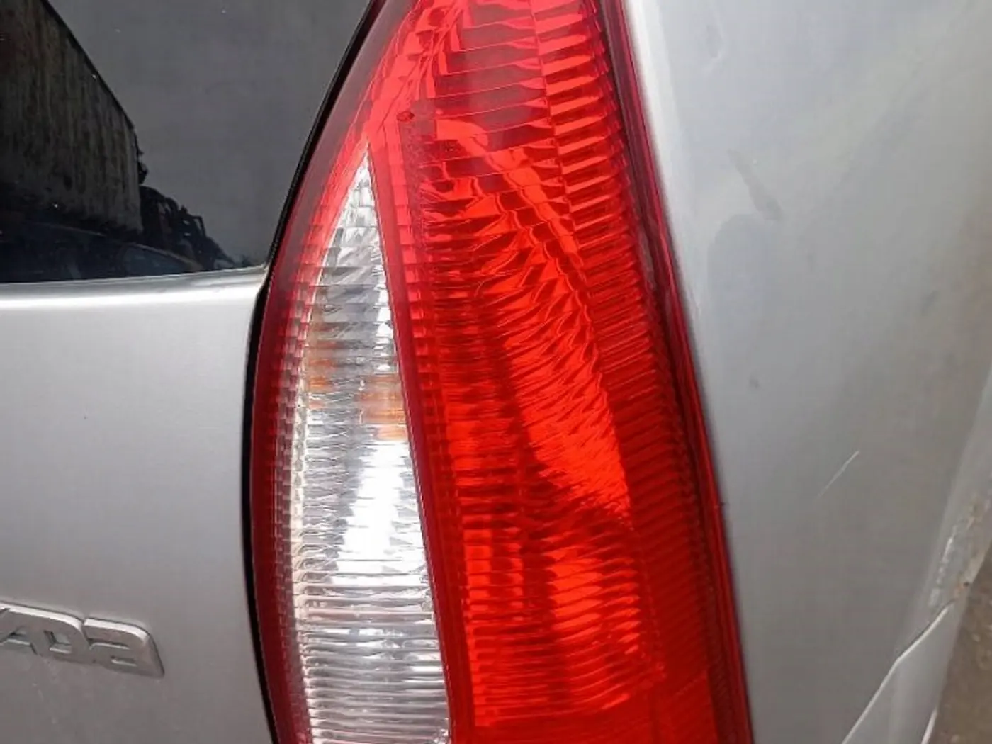 Фонарь задний правый к Mazda Premacy 1999
