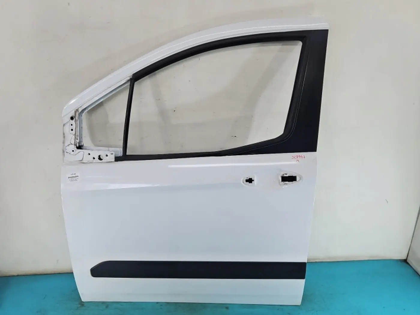 Дверь передняя левая к Ford Transit 2014