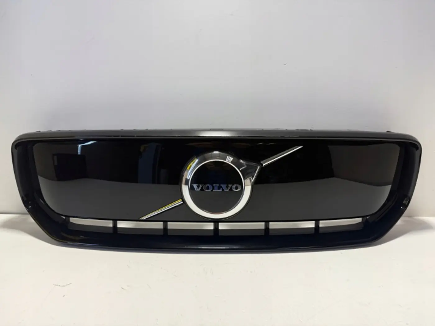 Решетка радиатора к Volvo XC40 2022