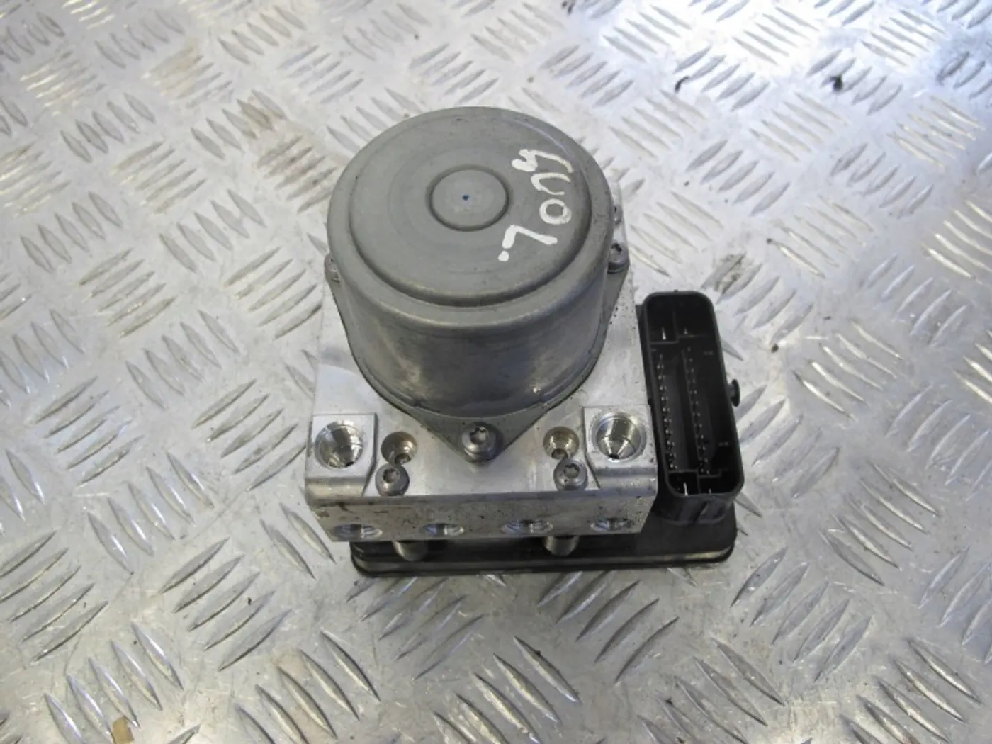Блок ABS к Fiat 500L 2012