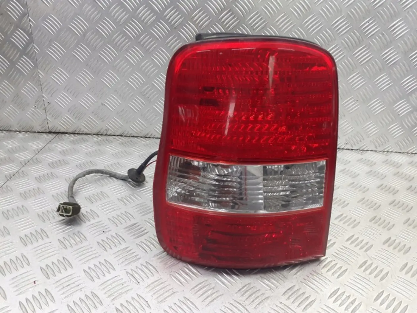 Фонарь задний левый к Kia Carnival 2006