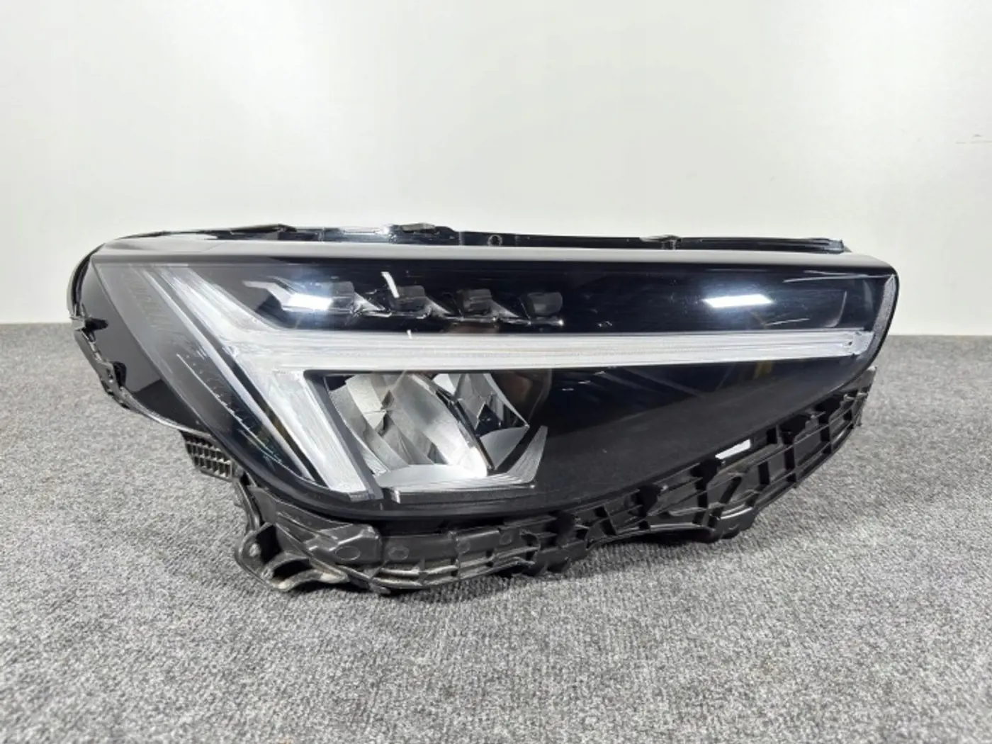 Фара правая к Volvo XC40 2022
