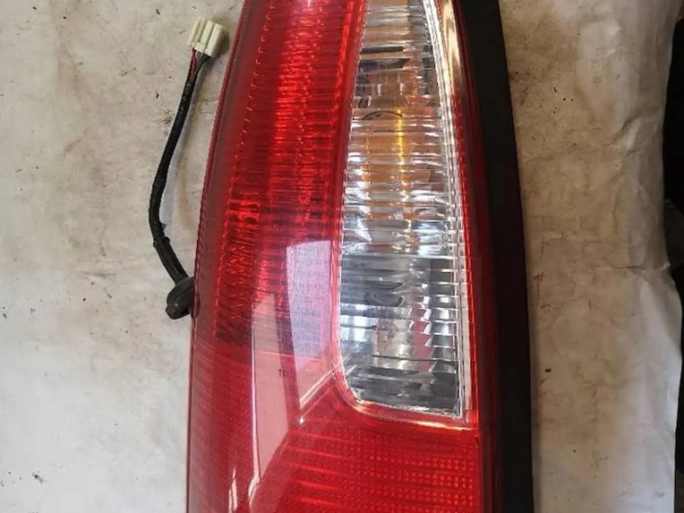 Фонарь задний левый к Mazda Premacy 1999