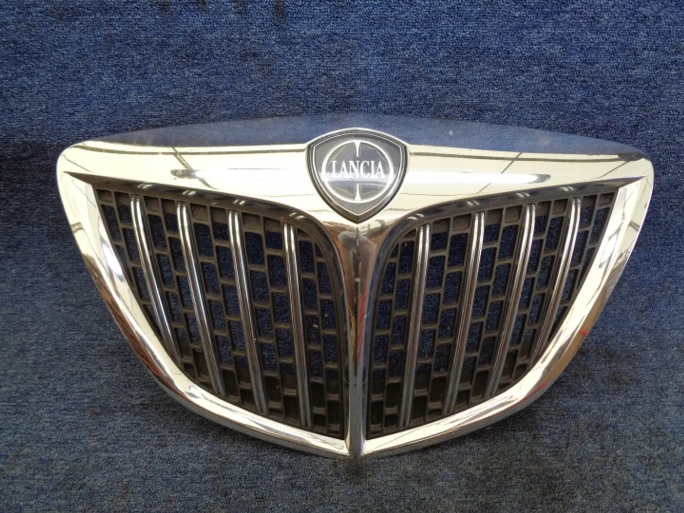 Решетка радиатора к Lancia Delta 2008