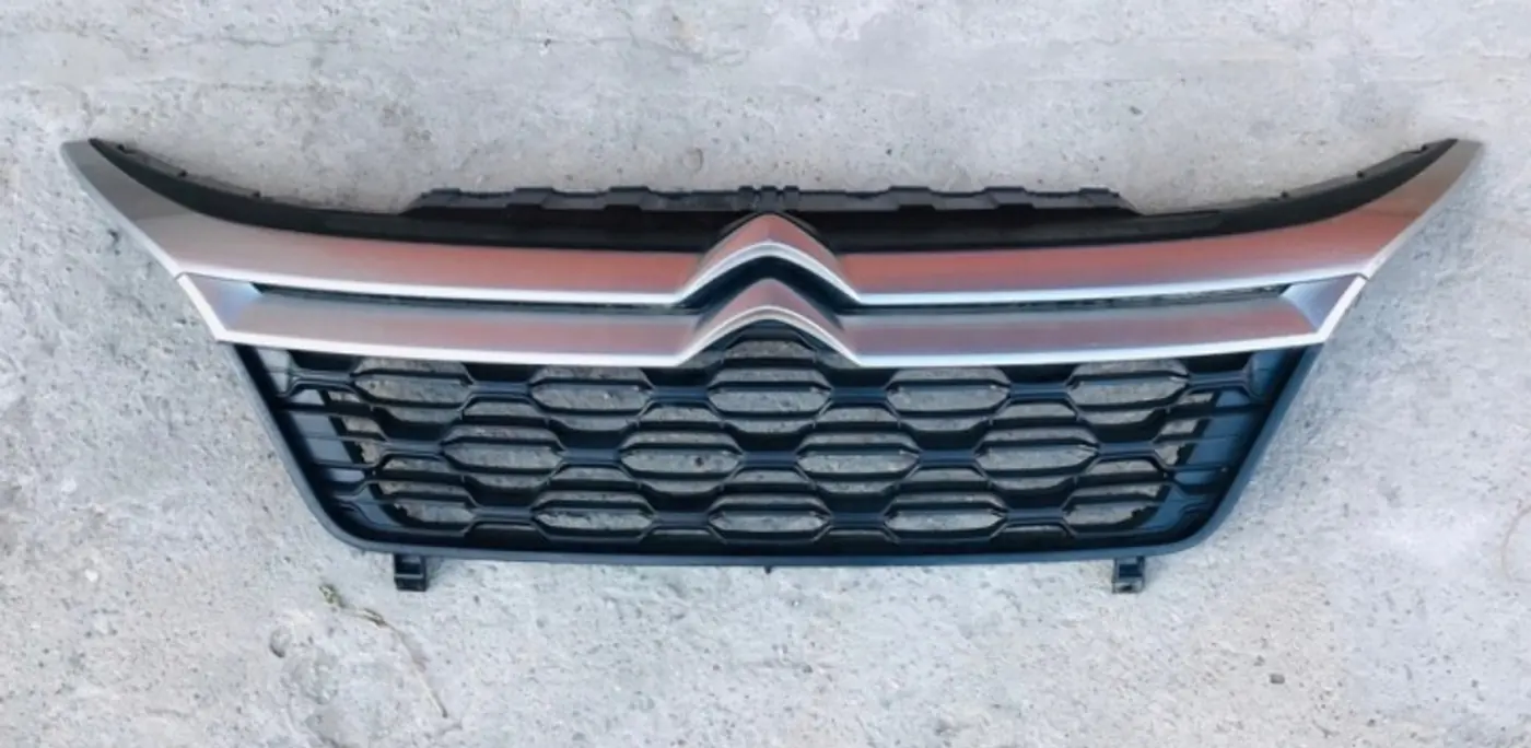 Решетка радиатора к Citroen C4 2016