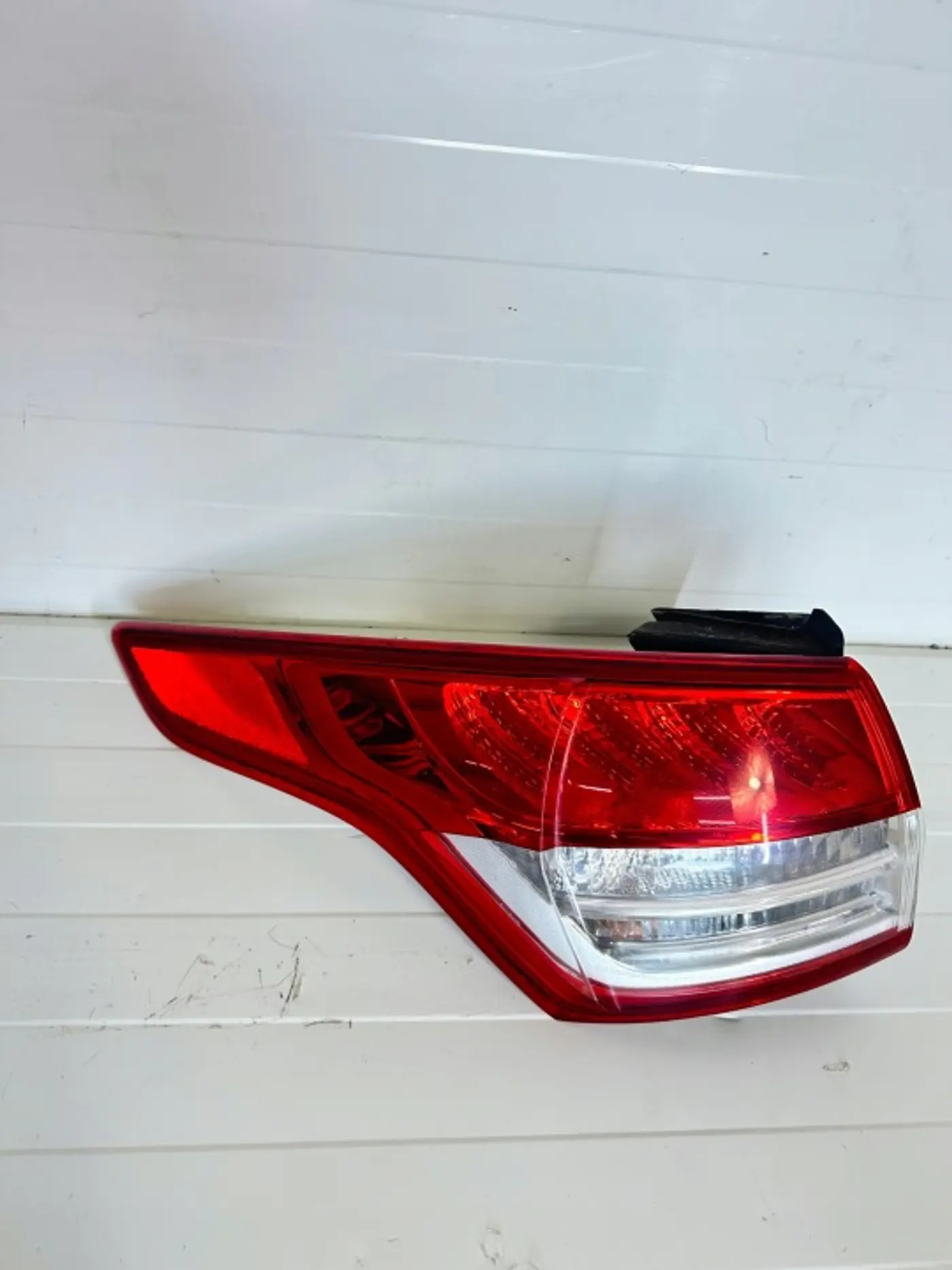 Фонарь задний левый к Ford Kuga 2013
