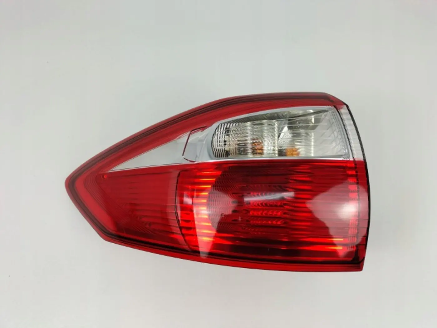 Фонарь задний левый к Ford C-MAX 2010
