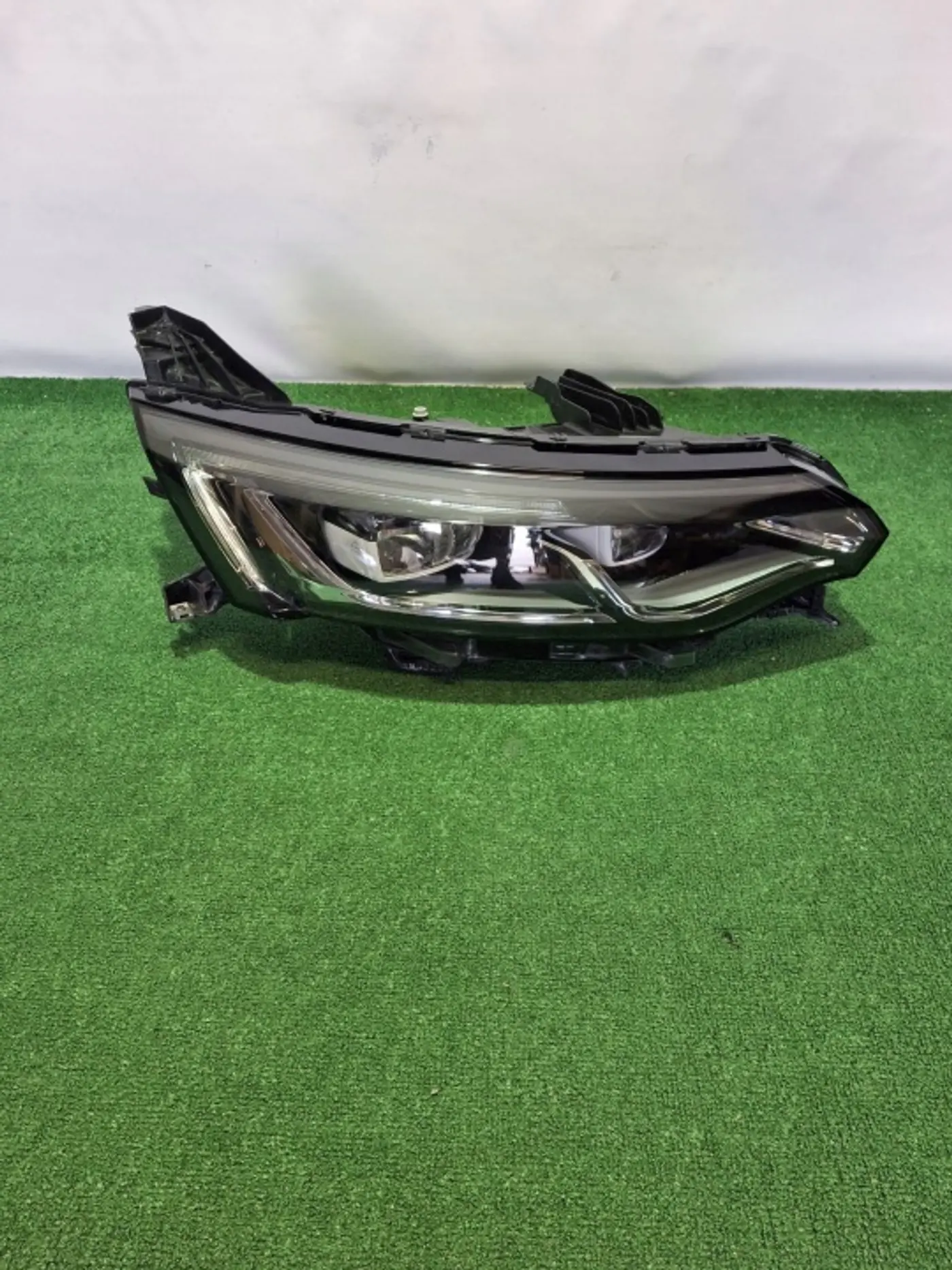 Фара правая к Renault Talisman 2015