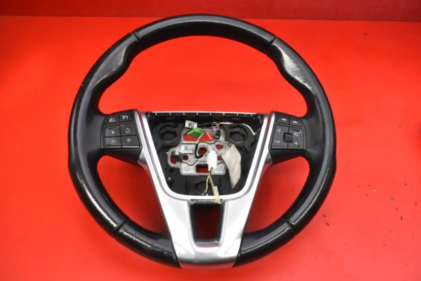 Руль к Volvo V40 2012