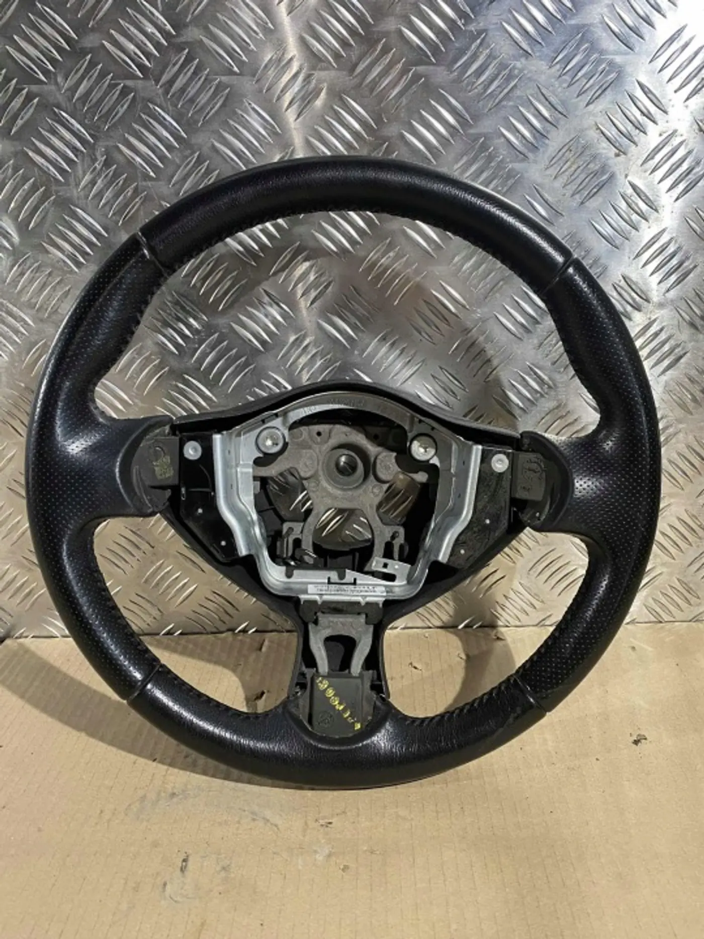 Руль к Nissan Juke 2010