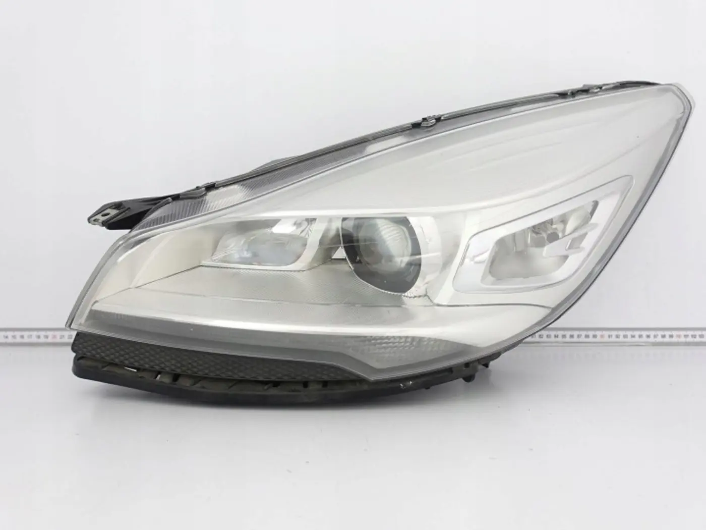 Фара левая к Ford Kuga 2013