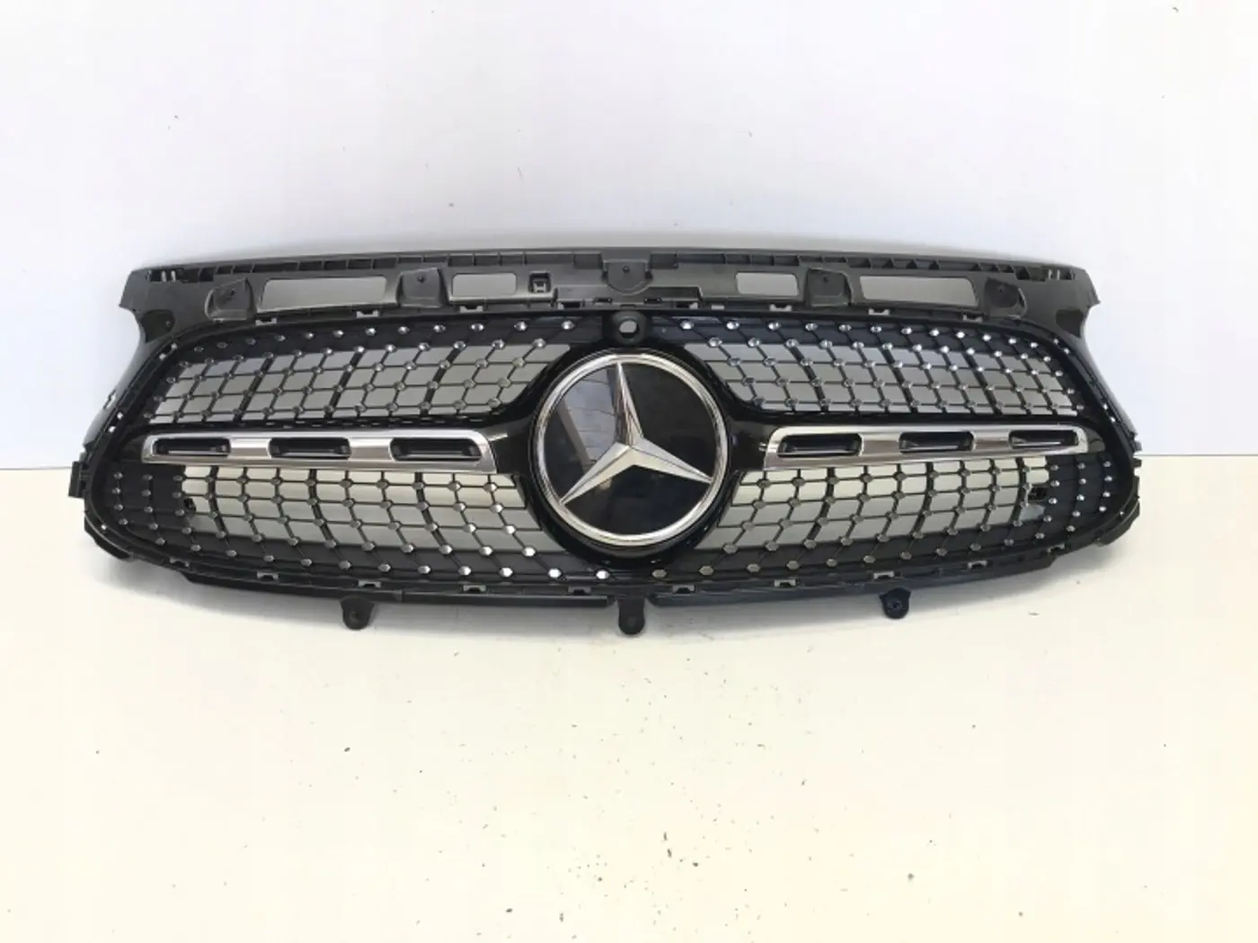 Решетка радиатора к Mercedes-Benz GLA-klasse 2020