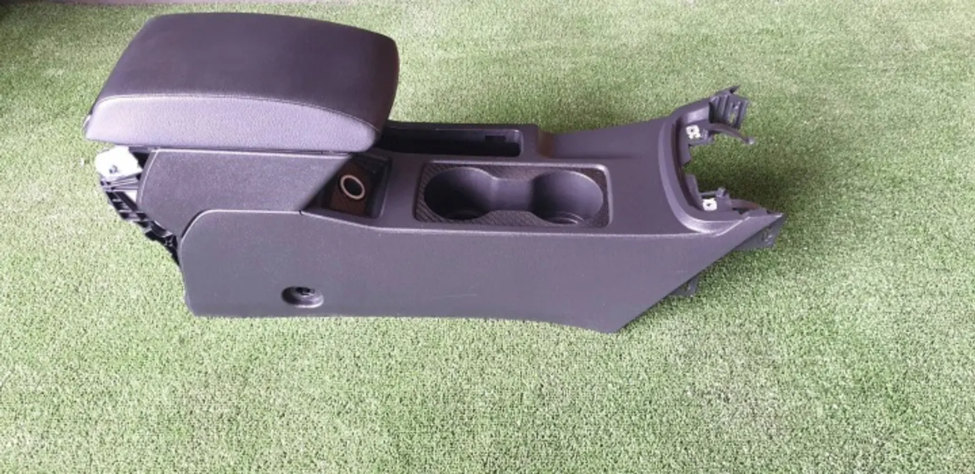 Подлокотник к SEAT Leon 2012