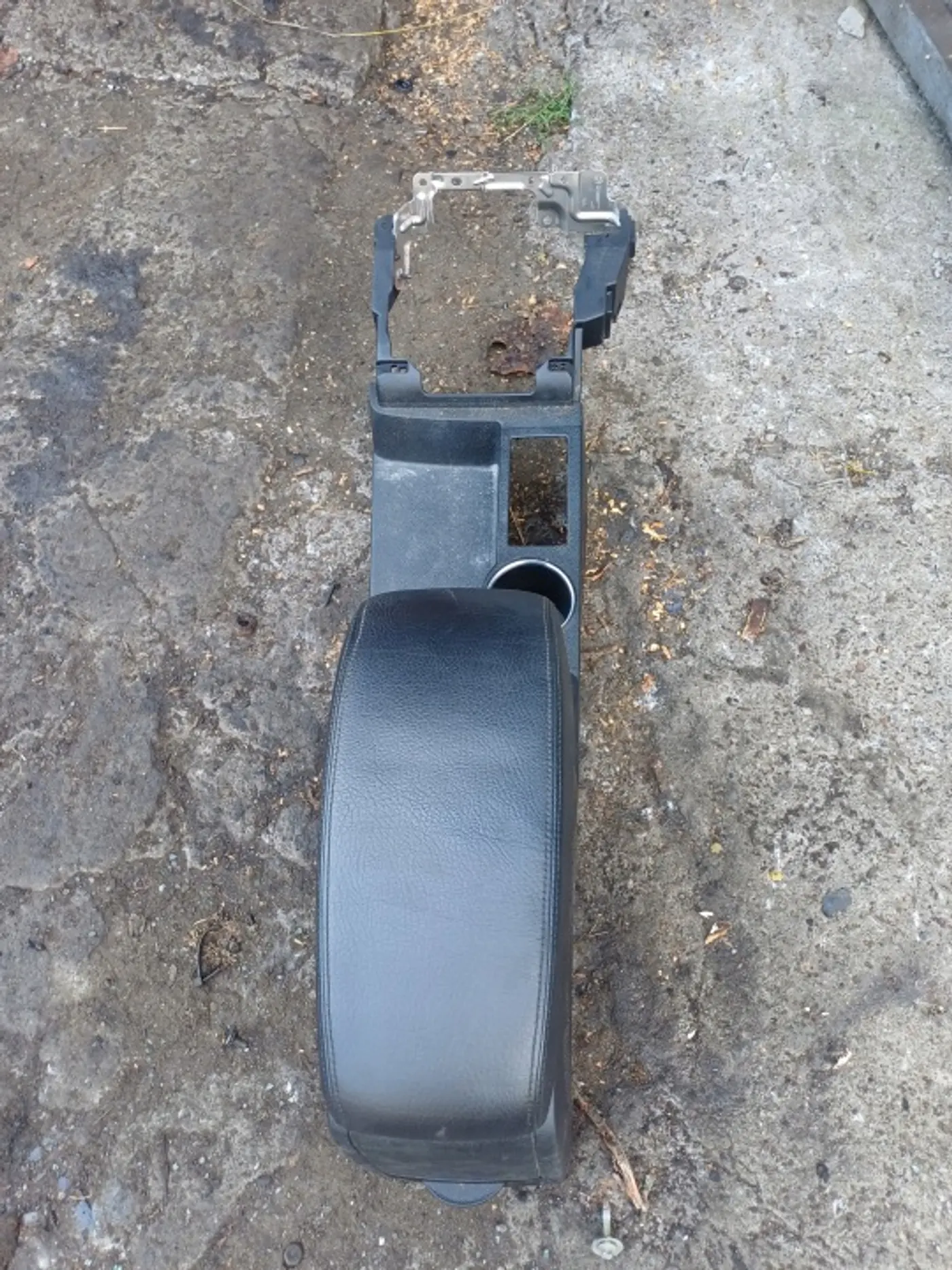 Подлокотник к Ford Mondeo 2000