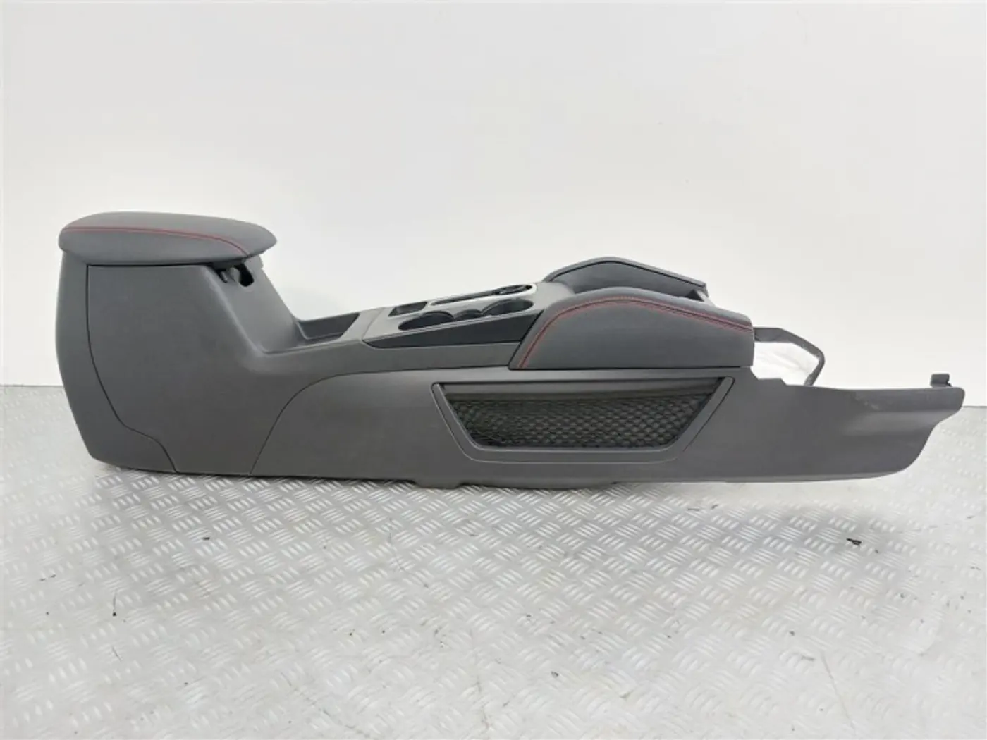 Подлокотник к Ford Kuga 2019