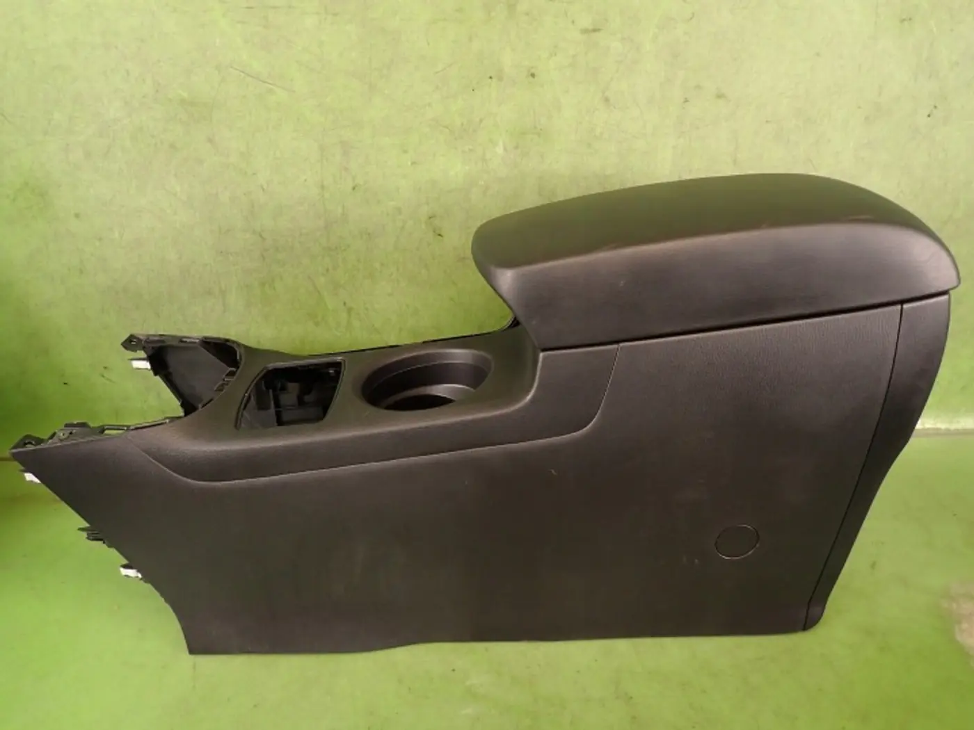 Подлокотник к Mazda 5 2005