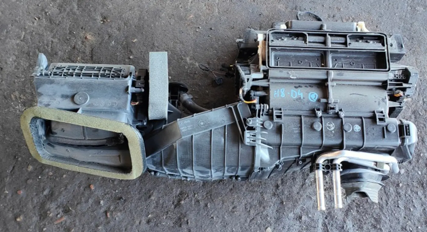 Отопитель в сборе (печка) к Audi A8 2010
