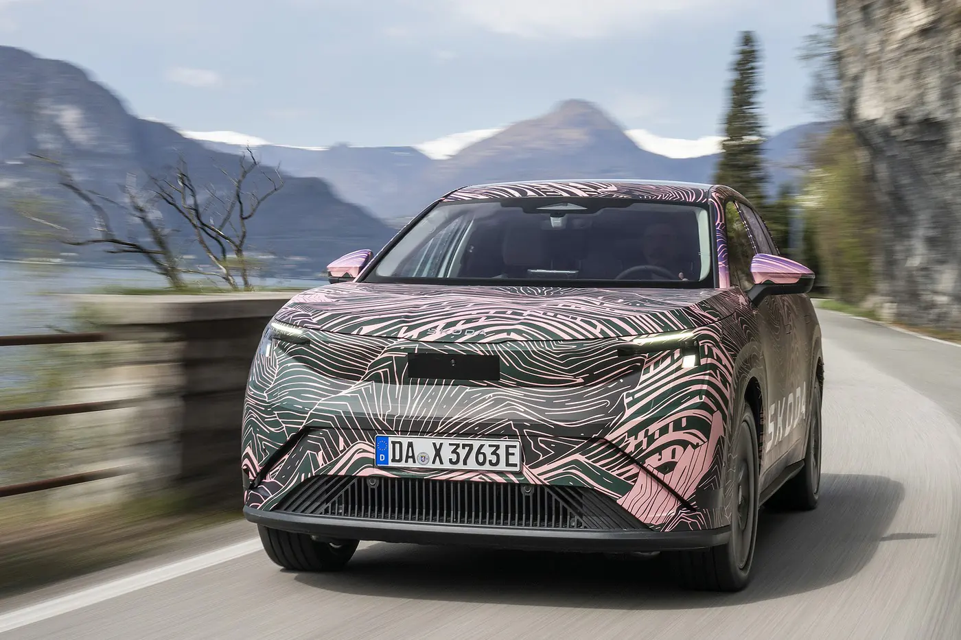 Флагманский кроссовер Skoda Peaq готовится к дебюту: первые подробности