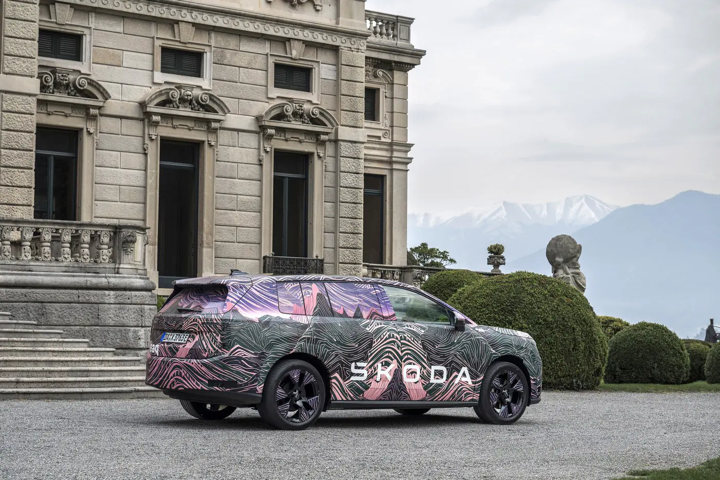 Флагманский кроссовер Skoda Peaq готовится к дебюту: первые подробности